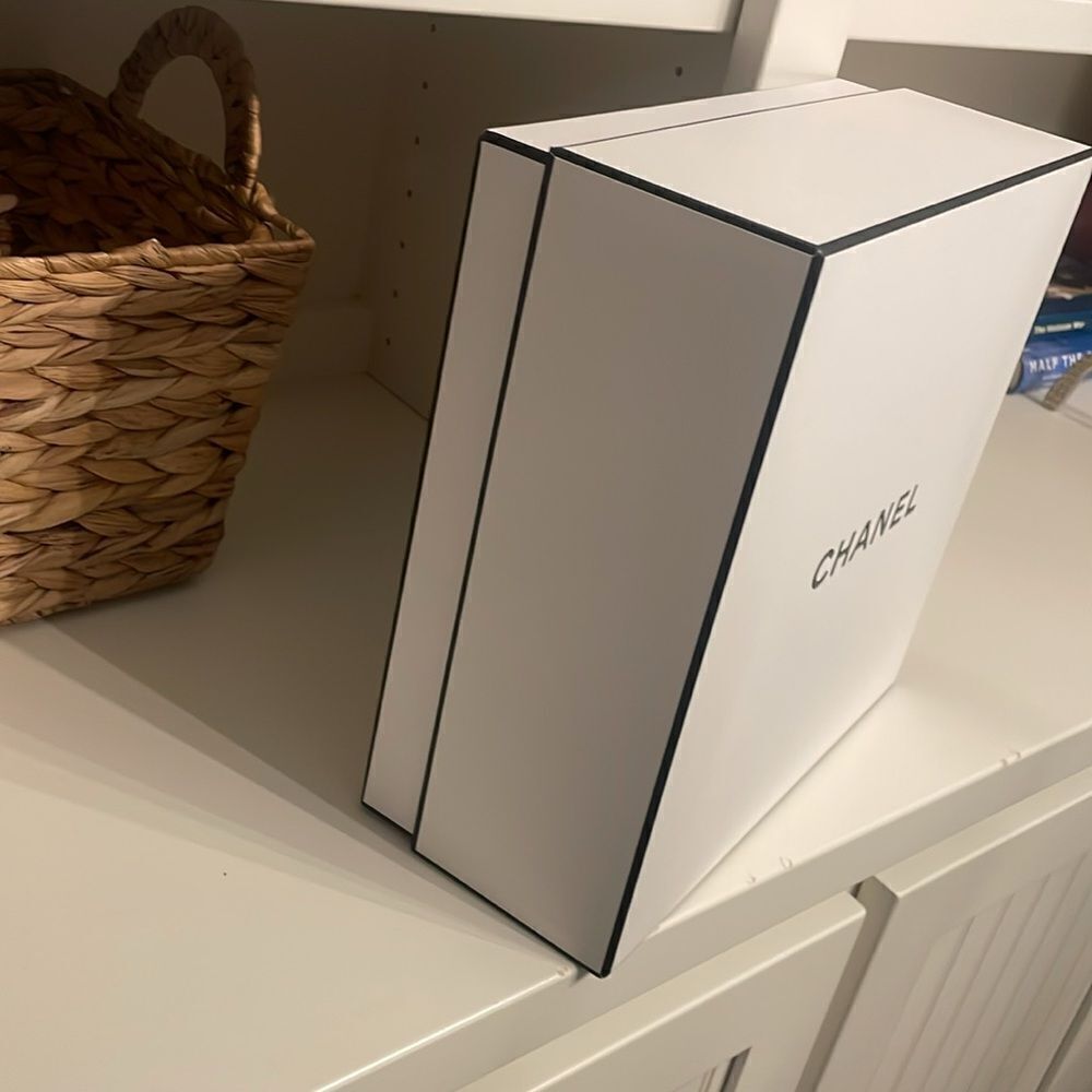 Authentic CHANEL Square Empty Gift Box Container 8.75"x8.75"x4" w/Ribbon New - Picture 2 of 10